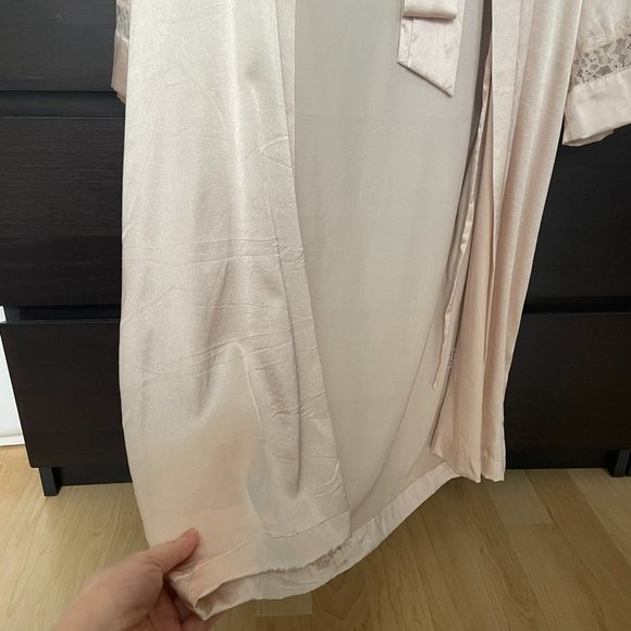 Mansphil Pink Silk Robe - Picture 7 of 11